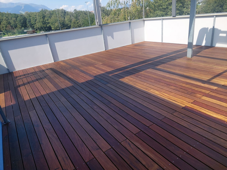 Terrassenboden mit Holz