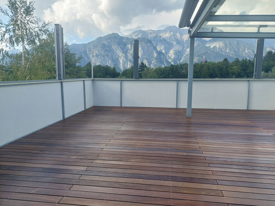 Terrassenboden mit Holz