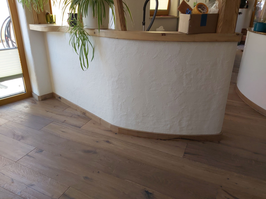 Parkett im Wohnbereich mit Randleisten